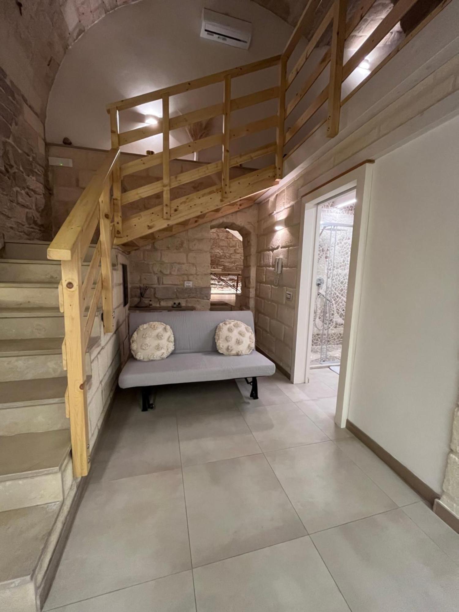 Epoca Suite House Trani Exterior photo