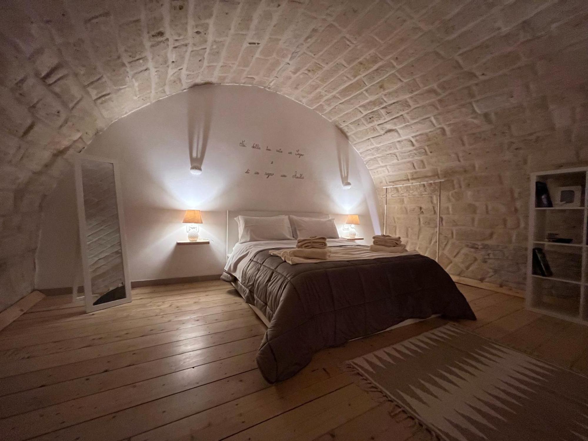 Epoca Suite House Trani Exterior photo